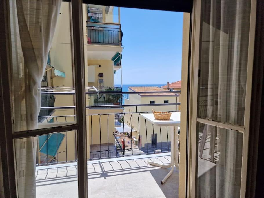 Apartamento 50 Metri Dal Mare - Free Parking E A/C Pietra Ligure Exterior foto