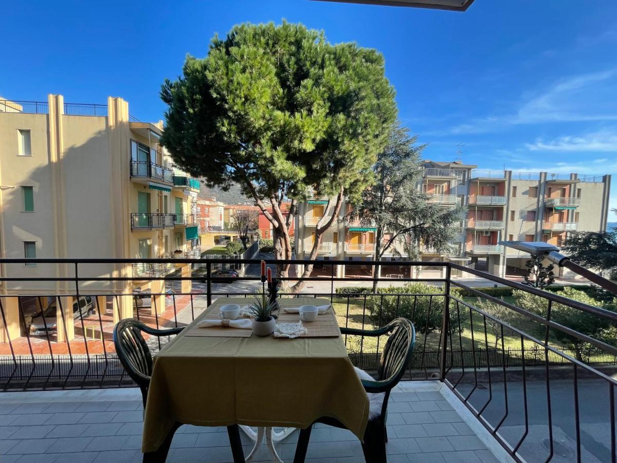 Apartamento 50 Metri Dal Mare - Free Parking E A/C Pietra Ligure Exterior foto
