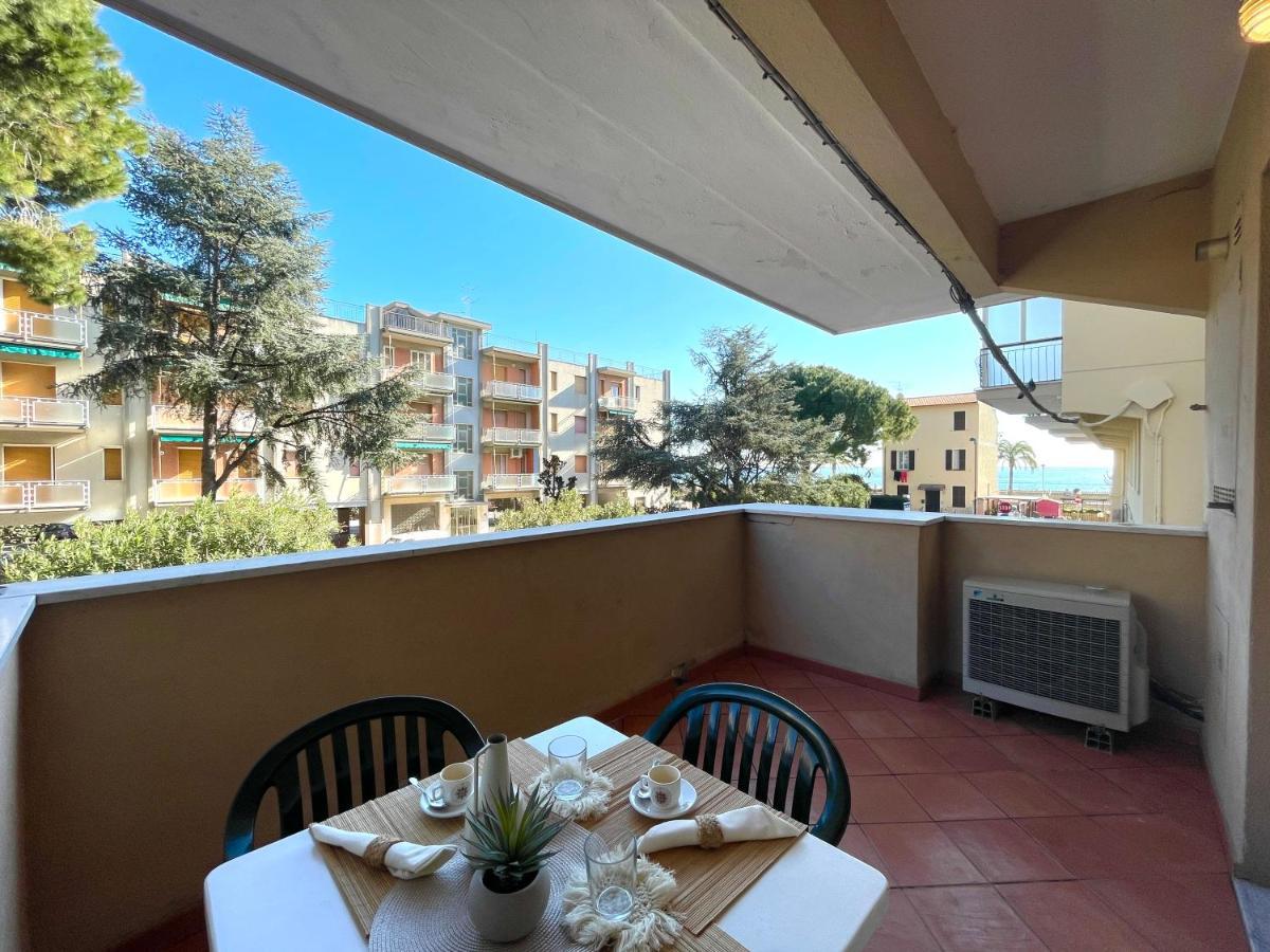 Apartamento 50 Metri Dal Mare - Free Parking E A/C Pietra Ligure Exterior foto