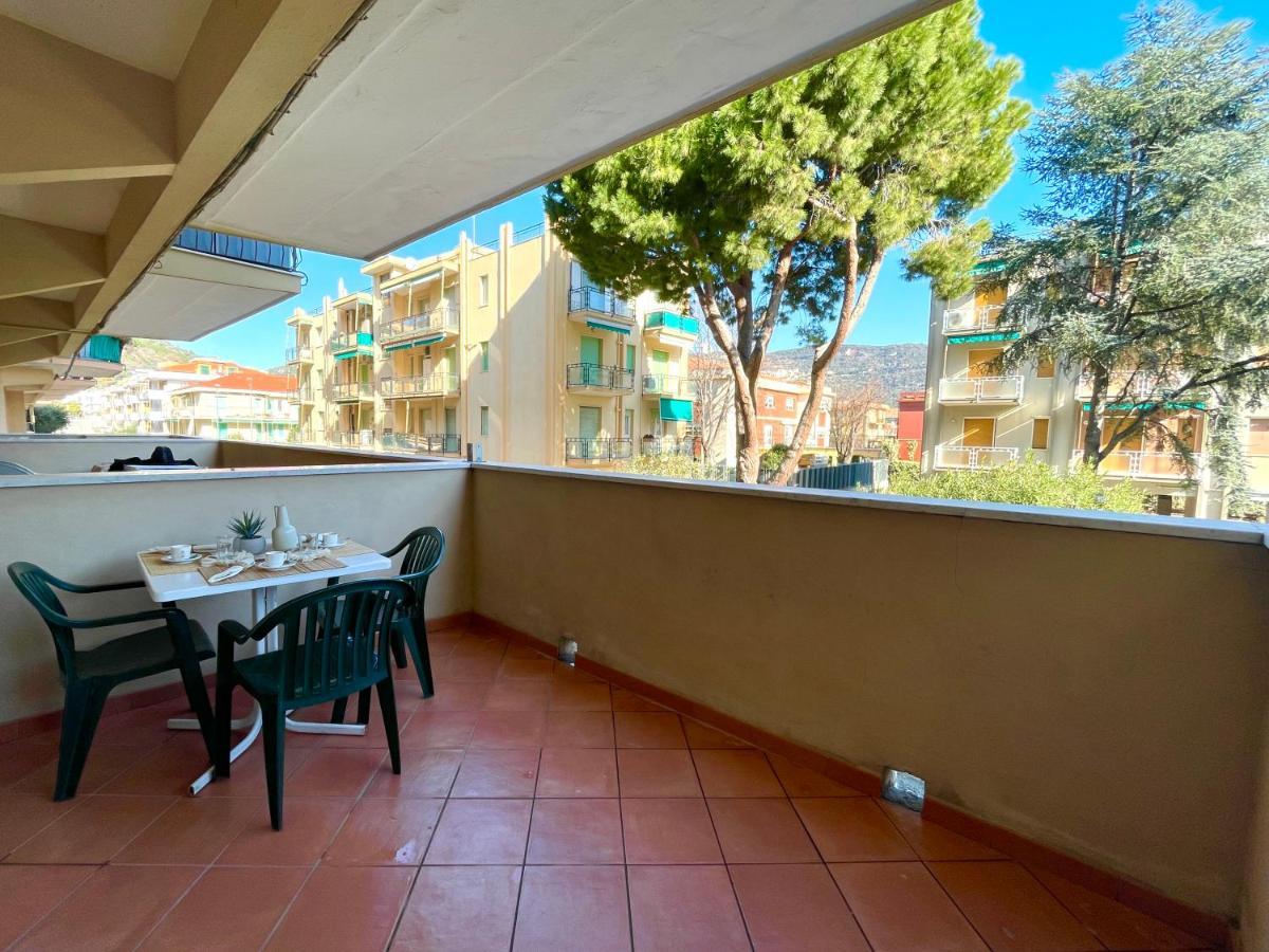 Apartamento 50 Metri Dal Mare - Free Parking E A/C Pietra Ligure Exterior foto