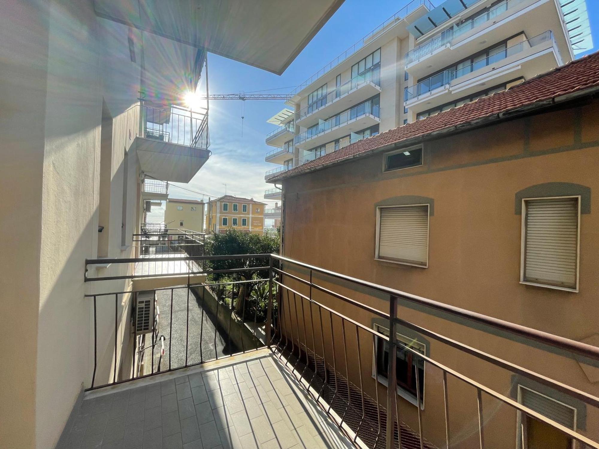 Apartamento 50 Metri Dal Mare - Free Parking E A/C Pietra Ligure Habitación foto